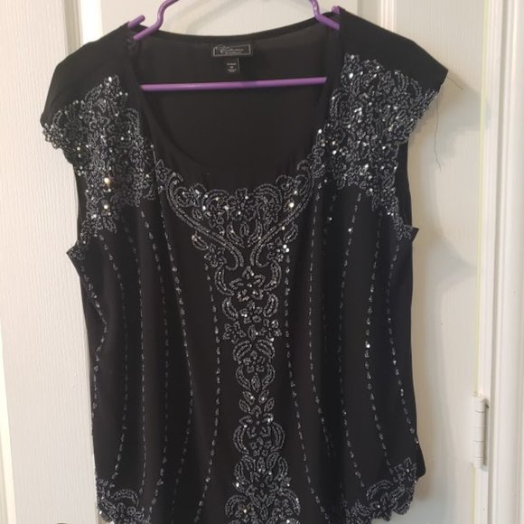 Beautiful Black & Sequins Short Sleeve - Picture 3 of 4